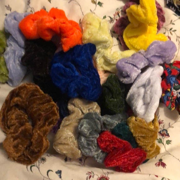 ✨ FREE scrunchie with $15 purchase OR 3 for $10 - Picture 4 of 4
